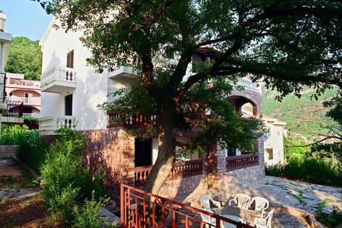 Villa Sara Guesthouse, 
