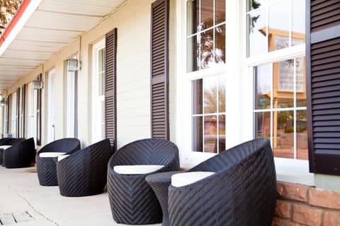 The Flagstone Boutique Inn & Suites, 