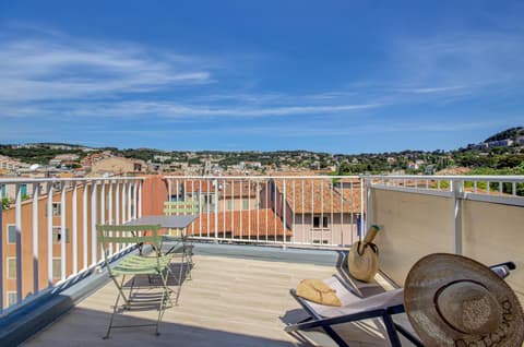 HOTEL DES CALANQUES Port de Cassis, 