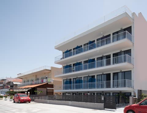 Grand Dodo's Triada Seaview Studios, 