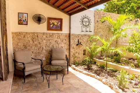 Casa Palmas by Majikal B&B, 