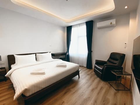 Play Poshtel & Cafe', 