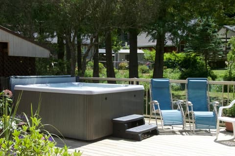 Enchanter Ocean View Suites, 