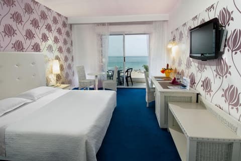 Hotel Mediterraneo, 
