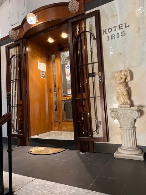 Hotel Iris, 