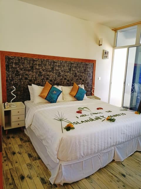 Island Life Maldives Retreat & Spa, 