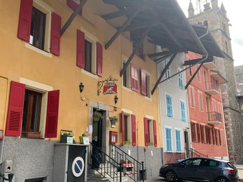 Hôtel Du Cheval Blanc Barcelonnette, 