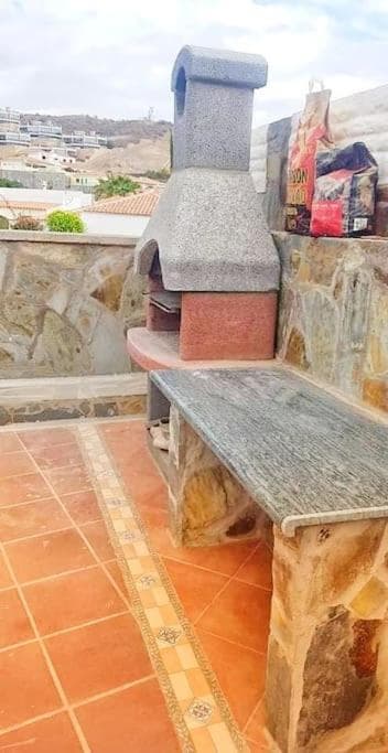 The perfect place to relax Bedroom with hot tub, beautiful tropical garden area. Bbq and big open spaces through all the house.It is located in a quiet place, but still 5 min away from the touristic Puerto Rico and walking distance from the beach, 