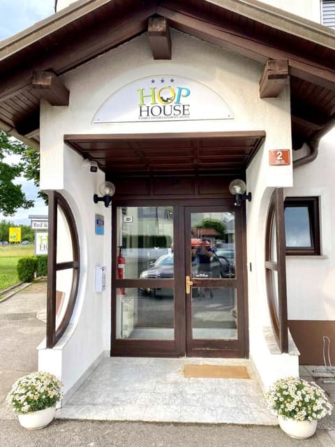 HOP HOUSE Garni Hotel, 