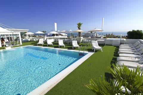 Hotel Mediterraneo, 