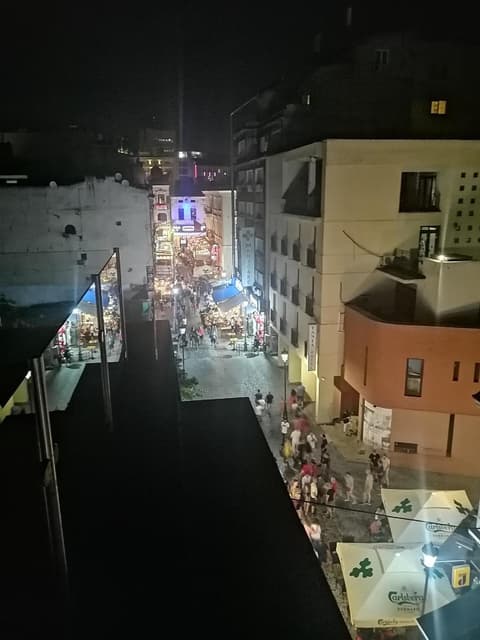 New Era Hotel Old Town Party Zone Bucharest- parking with fee nearby - NOT at the hotel !, 