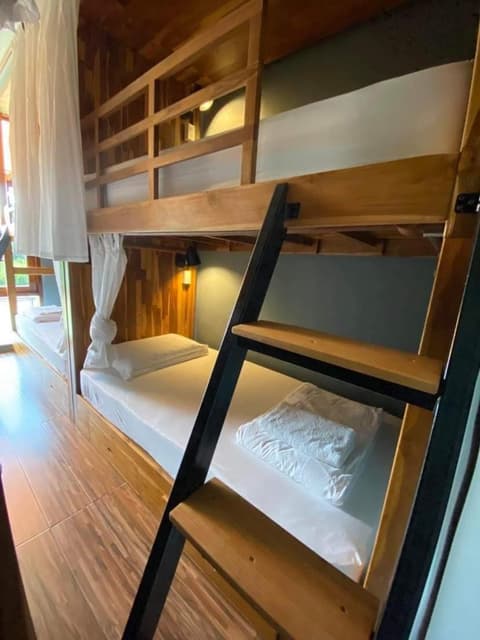 Bloom Cafe & Hostel, 