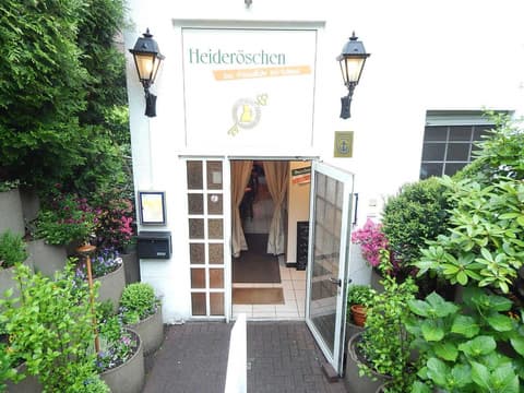 Airport Fashion Hotel, 