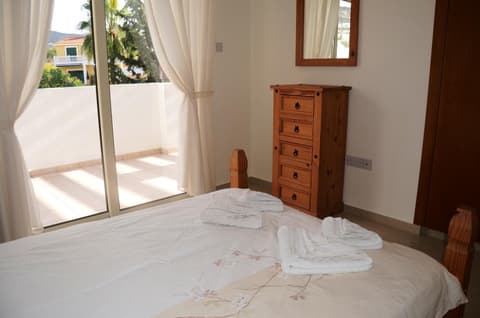 Top floor, 2 bedroom apartment Vanessa D204, FREE WIFI, village view, 