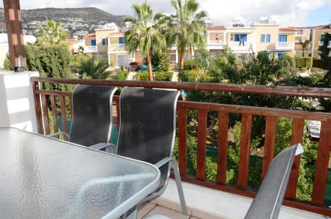 Top floor, 2 bedroom apartment Vanessa D204, WIFI, village view, 
