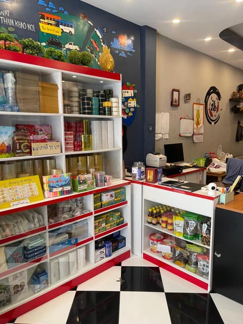 D​ Luck​ Hostel, 