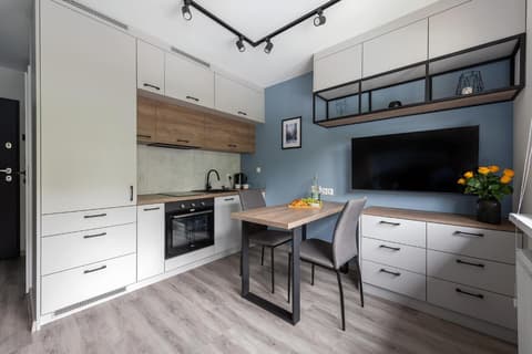 Batorego 16 Blue Prywatne mieszkanie 300m od Metro Pole Mokotowskie i SGH Samodzielne Zameldowanie! Self Check-in System!, 