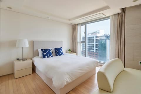 The Island Blue Hotel, 