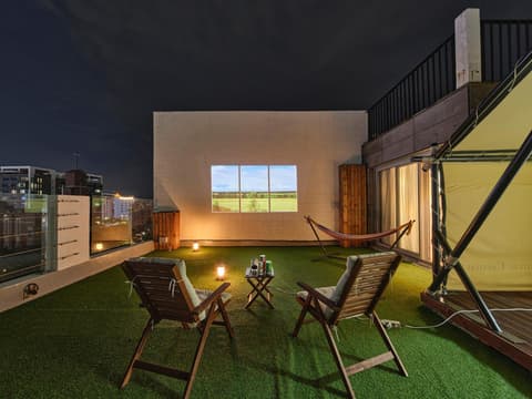 The Island Blue Hotel, 