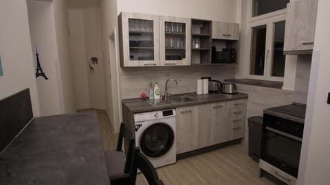 Apartment CONTINENTS nearby Main Train and Bus Station, 