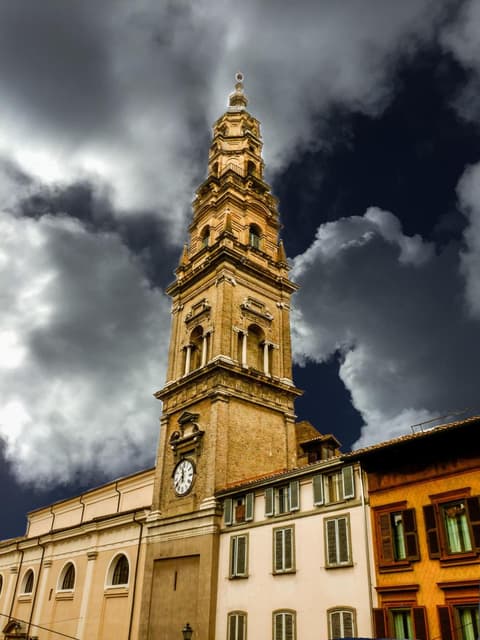 Parizzi Suites & Restaurant, 