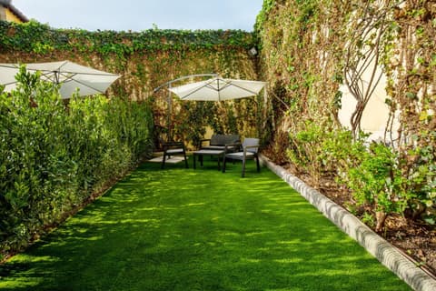 Aurora Garden Lodging - Rooms & Apartment, 