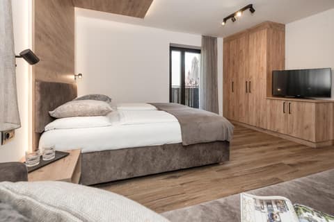 Aparthotel Familiaris - Family Apartments - Pools & Spa in Dolomites, 