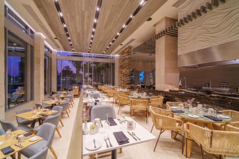 Renaissance Cancun Resort & Marina, 