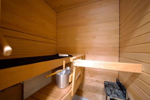 Brandnew Modern Condo with Sauna, 