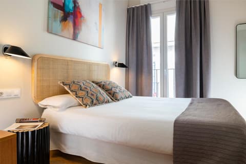 Lola 14 Suite Apartment, 