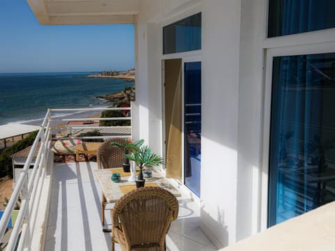 Locals Taghazout surfcamp, 