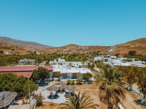 ISALOS ROOMS ON THE BEACH, 