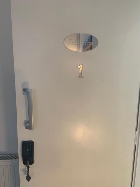 Bloomsbury House - Modern studios near Anfield, 