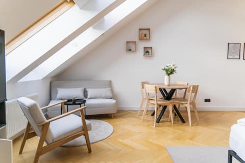 MyFlat - Bright Apartment near Central Station, 