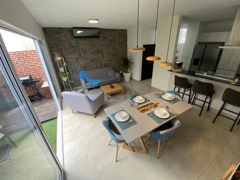 Casa familiar cerca de la playa con terraza privada, 