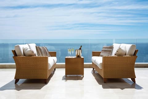 The Clarendon - Bantry Bay, 