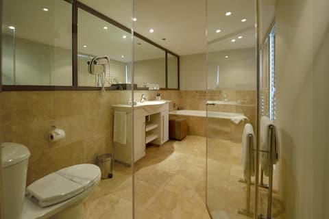 The Clarendon - Bantry Bay, 