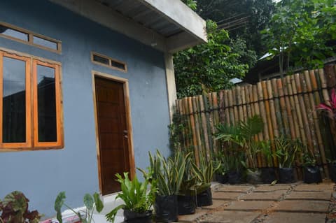 Labuan Bajo Mahoni Guesthouse, 