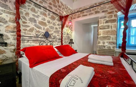 PortaDelMare deluxe suites, 