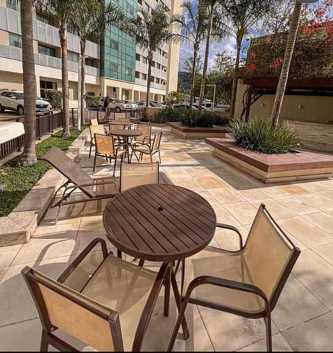 Flat Samba 1km do Rio centro 3km da Jeunesse Arena Parque Olímpico em frente ao Projac e a poucos minutos da Praia da Barra, 