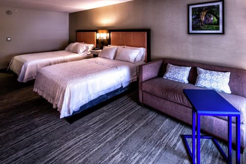 Hampton Inn & Suites Staten Island, 