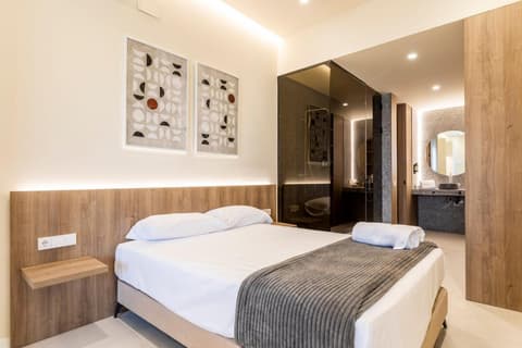 North Station PEN-SUITES, 