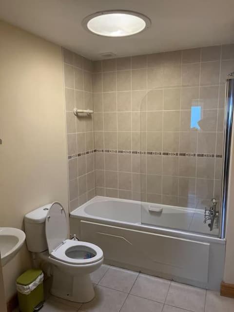 Modern 4 Bed House in town, 