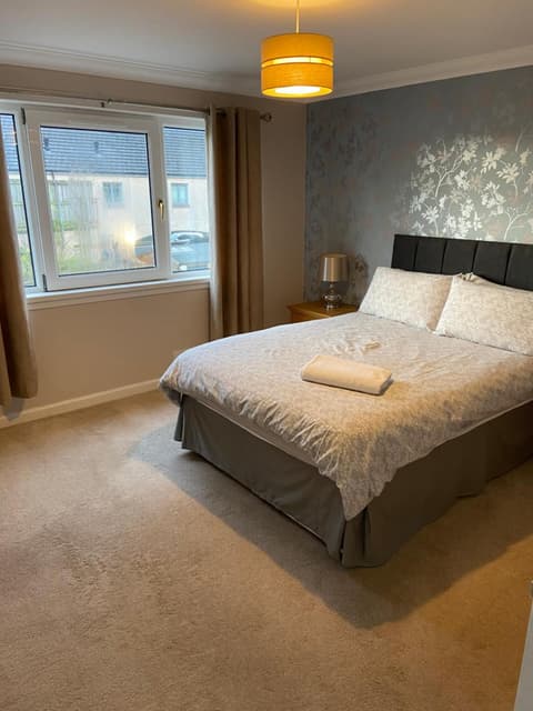 Ivy Cottage-Serviced accommodation, 