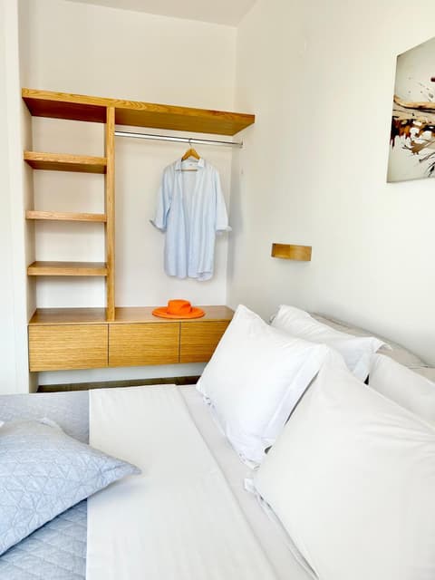 Anita Rooms & Suites Milos, 