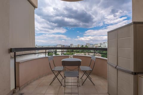 Kosmos Service Apartment Beautiful Studio 1, 