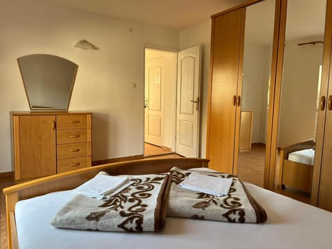 Apartments and Room MV, 