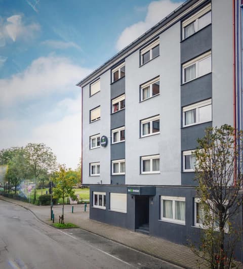 Bed and Breakfast 33, 