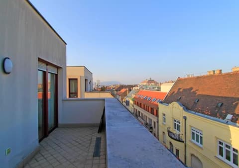 King's Court Apartments – City centre -free garage, 