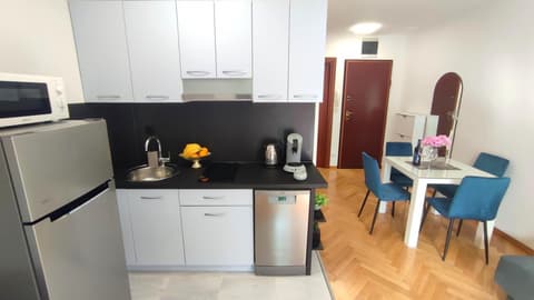 APARTMENT PAOLO by the beach Znjan, 